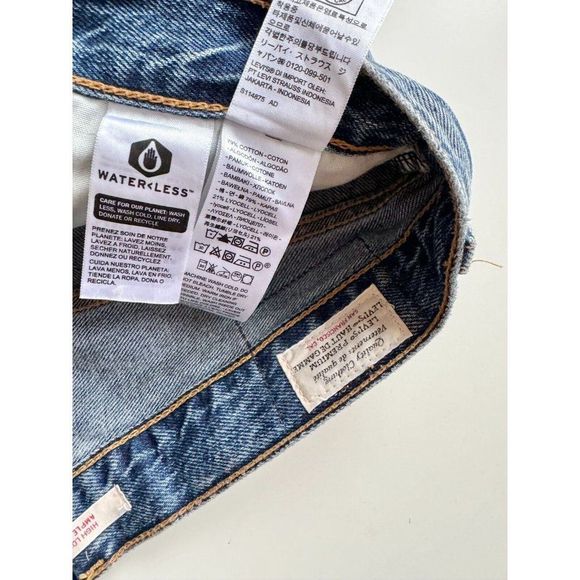 LEVI'S Modified Take Notes Ultra High Rise Loose Cut Off Denim Shorts, Size 30 - Picture 11 of 13